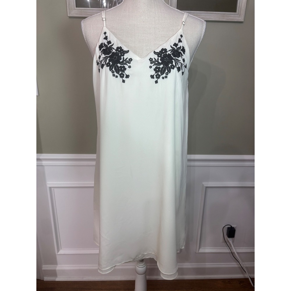 Mi Ami Francesca's White Embroidered Floral Slip Dress Ivory Small WS50458 NWT